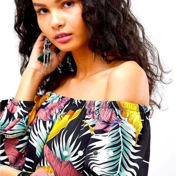 QED London Leaf print Off Shoulder Shift Dress - Picture 3 of 9